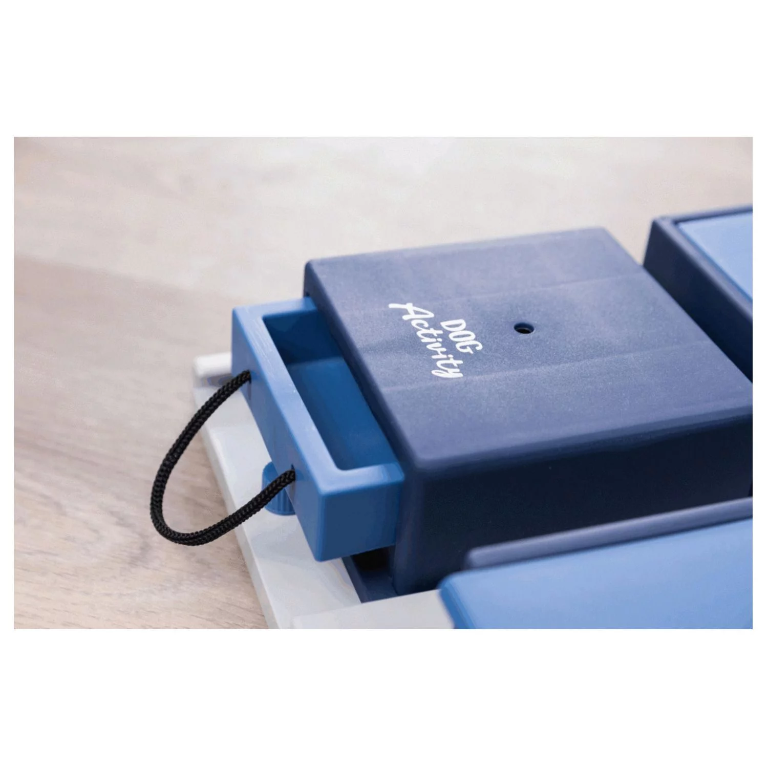 Trixie Dog Activity Poker Box 1 Strategiespel - Hondenspeelgoed - 31x31 Cm Donkerblauw Wit Level 2 4 Trixie Dog Activity Poker Box 1 Strategiespel - Hondenspeelgoed - 31x31 Cm Donkerblauw Wit Level 2 - Afbeelding 4