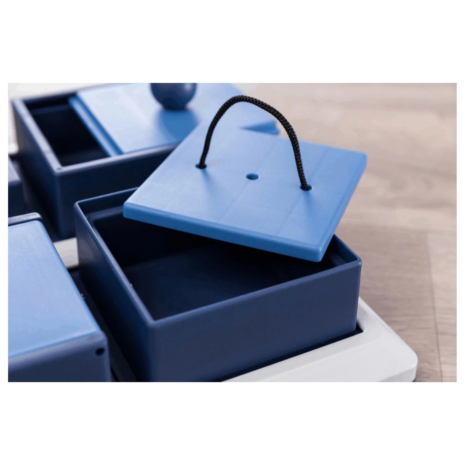 Trixie Dog Activity Poker Box 1 Strategiespel - Hondenspeelgoed - 31x31 Cm Donkerblauw Wit Level 2 5 Trixie Dog Activity Poker Box 1 Strategiespel - Hondenspeelgoed - 31x31 Cm Donkerblauw Wit Level 2 - Afbeelding 5