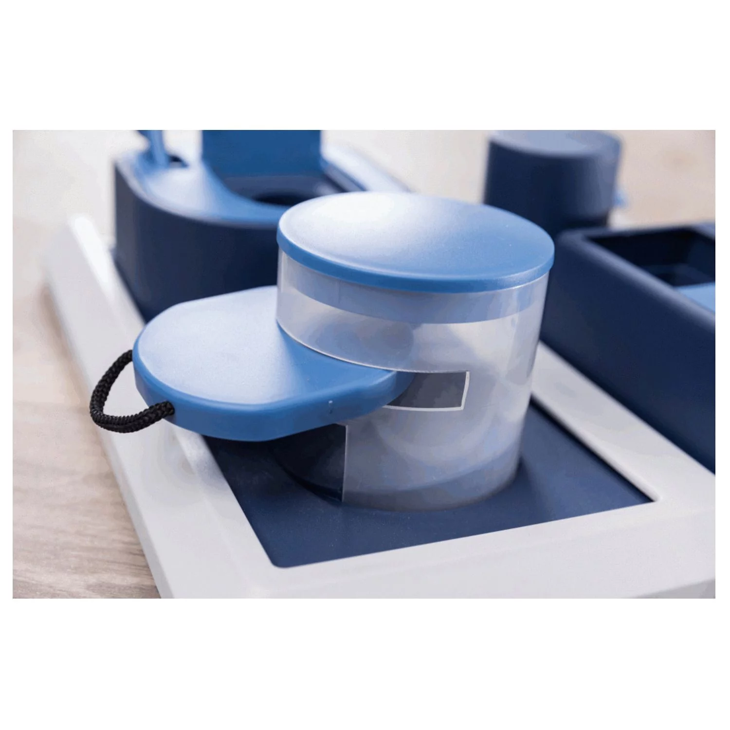 Trixie Dog Activity Poker Box 2 Strategiespel - Hondenspeelgoed - 31x31 Cm Donkerblauw Wit Lichtblauw 1 Stuk Level 3 6 Trixie Dog Activity Poker Box 2 Strategiespel - Hondenspeelgoed - 31x31 Cm Donkerblauw Wit Lichtblauw 1 Stuk Level 3 - Afbeelding 6